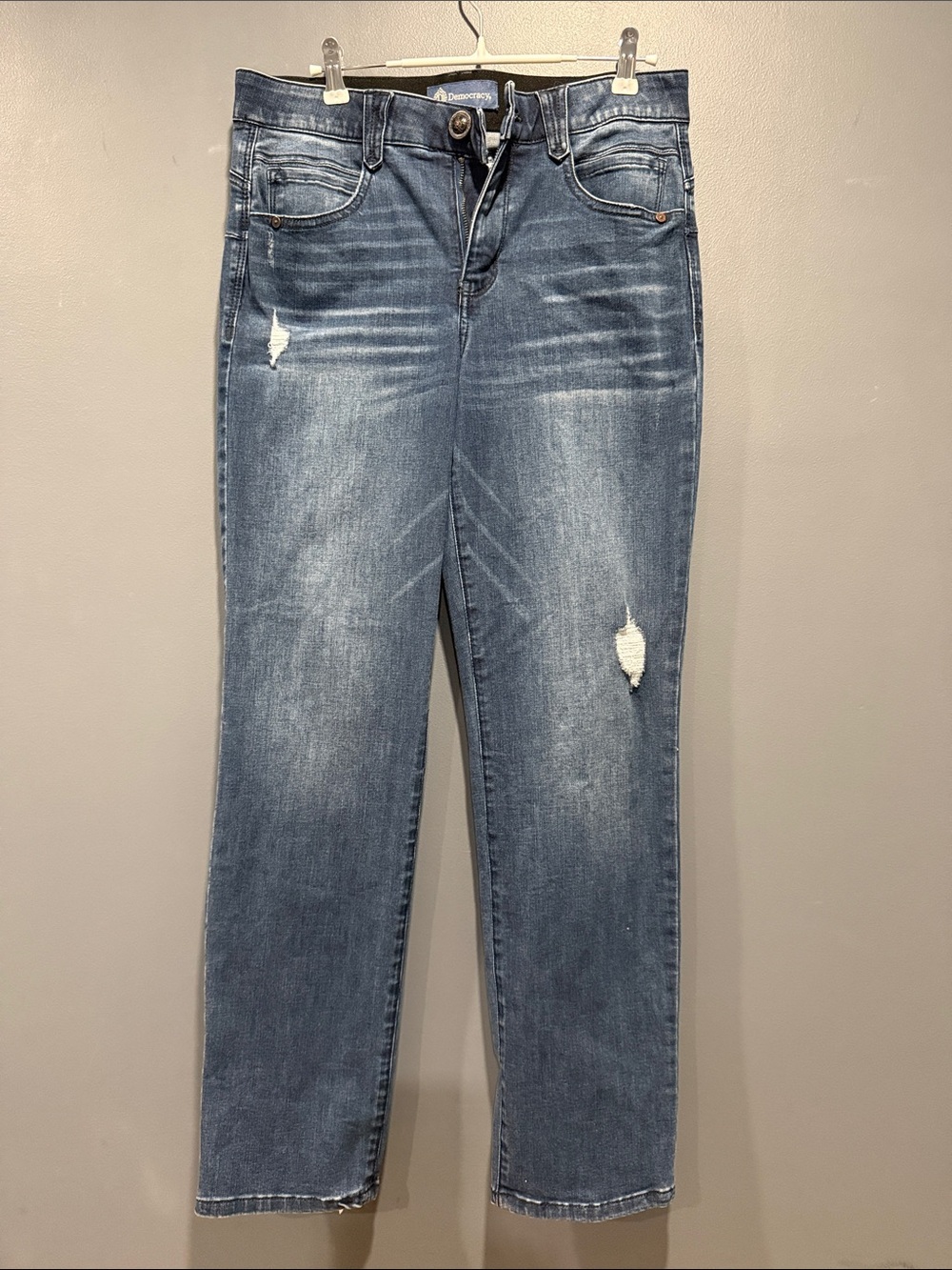 Democracy Ab Solution Distressed straight leg jeans, sz 8 light wash